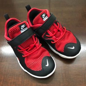 Toddler boys Nike flex contact 3 shoes - like new!